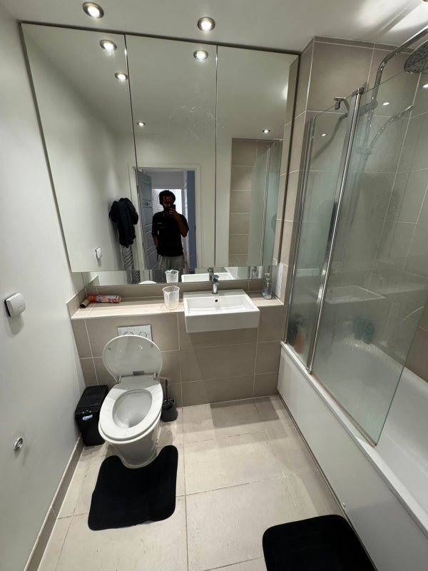 Room Wallis Walk in Greater London
