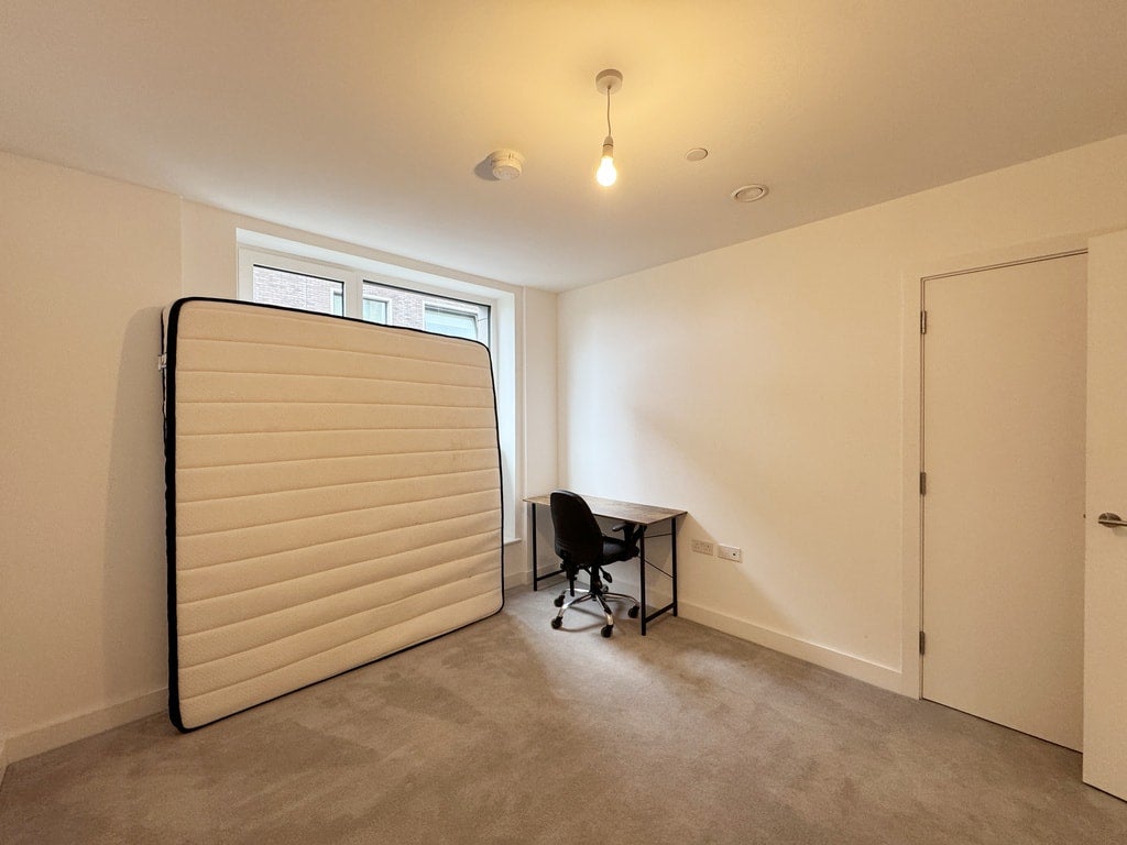 Flat Cotton Street in Greater London