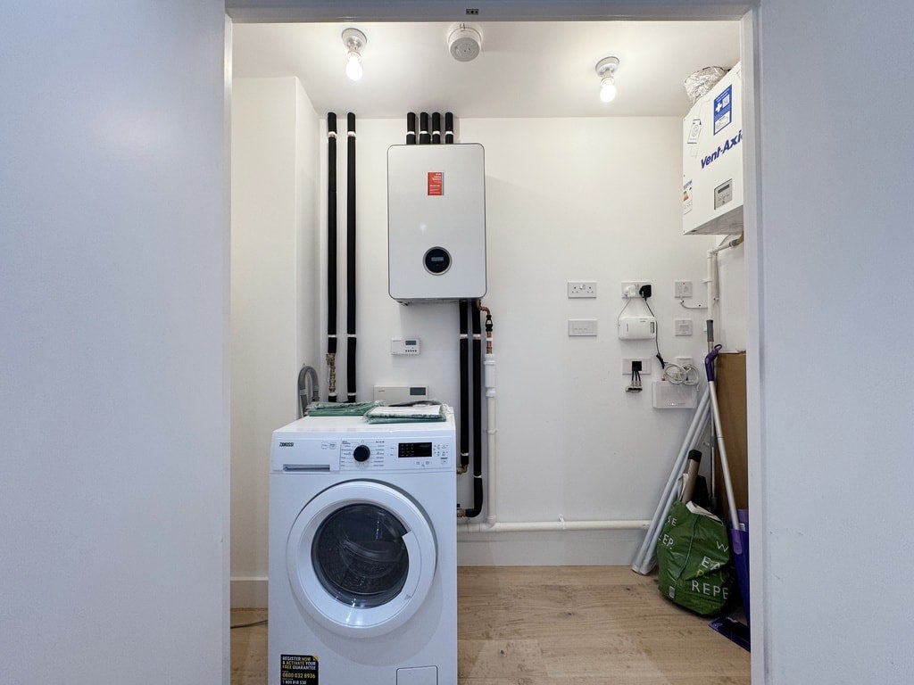 Flat Cotton Street in Greater London