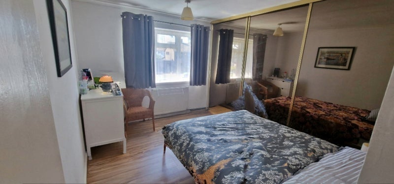 Room Garrick Walk in Crawley