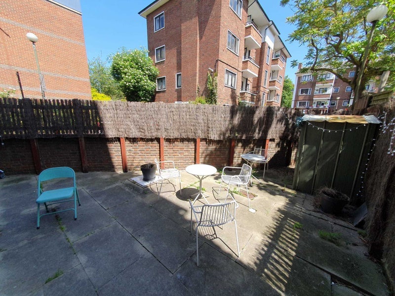 Room Tiber Gardens in Greater London