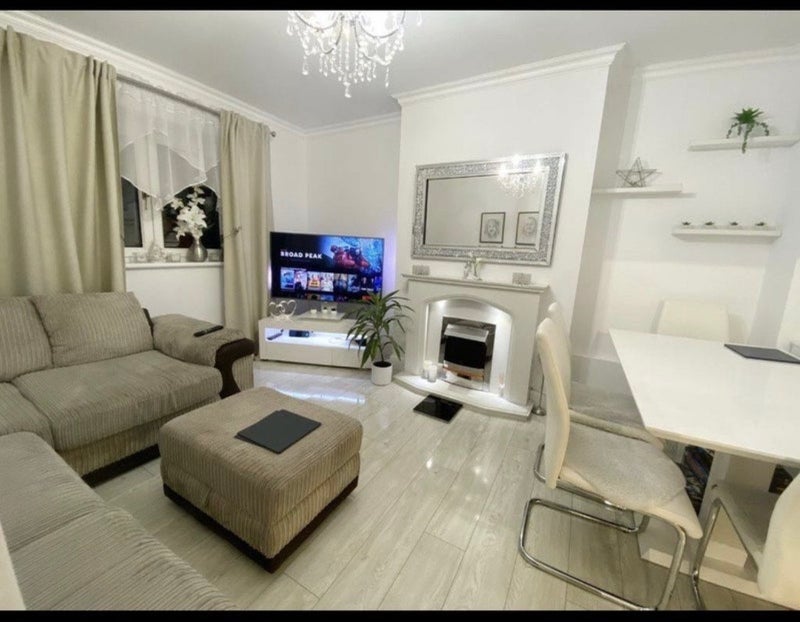 Room Drumoyne Place in Glasgow