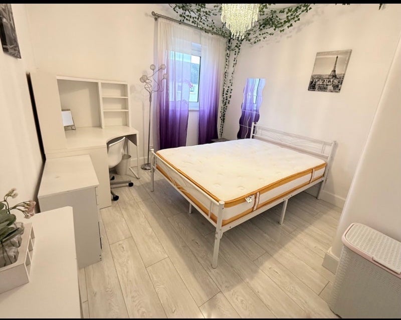 Room Drumoyne Place in Glasgow