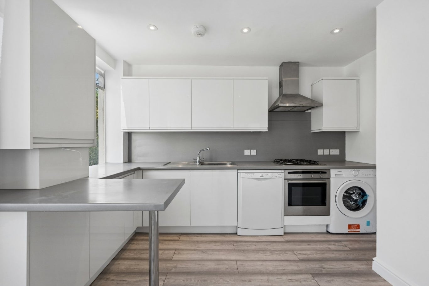 Flat Lansdowne Road in Greater London