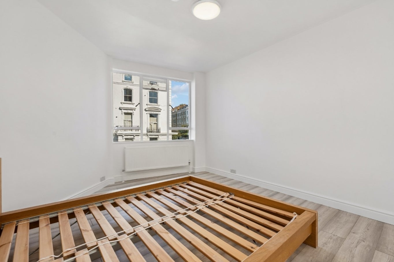 Flat Lansdowne Road in Greater London