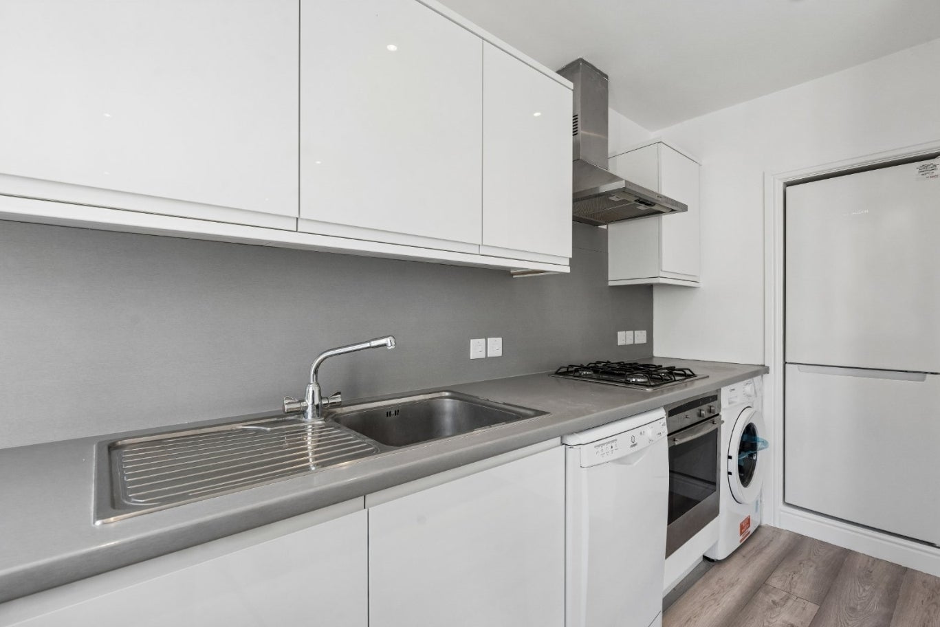 Flat Lansdowne Road in Greater London