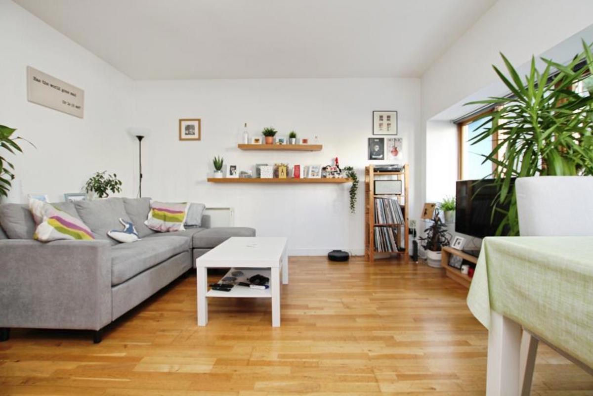 Flat All Saints Court in Bristol