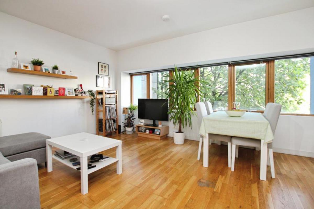 Flat All Saints Court in Bristol