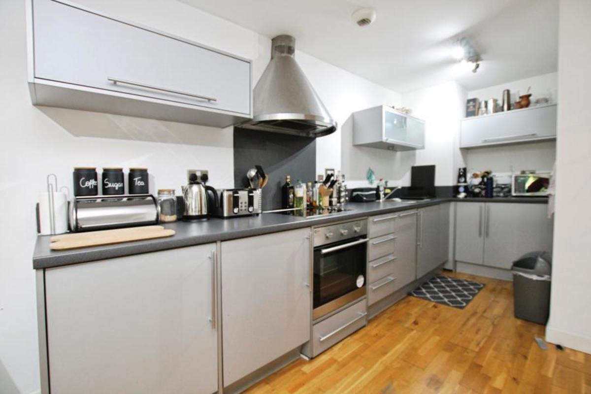 Flat All Saints Court in Bristol