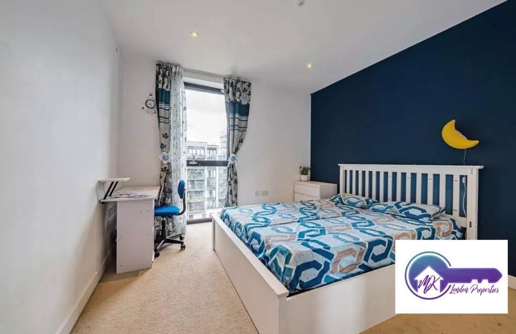 Flat Mirabelle Gardens in Greater London
