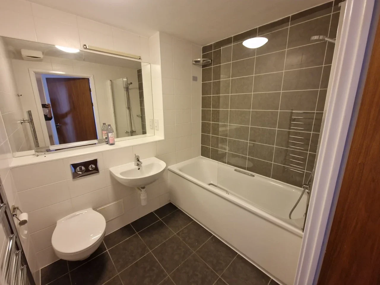Flat Lanesborough Way in Greater London