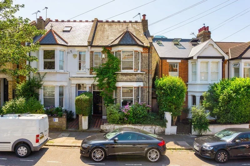 Room Brougham Road in Greater London