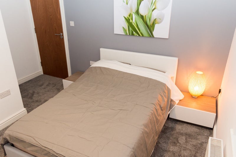 Room Richmond Road in Cardiff