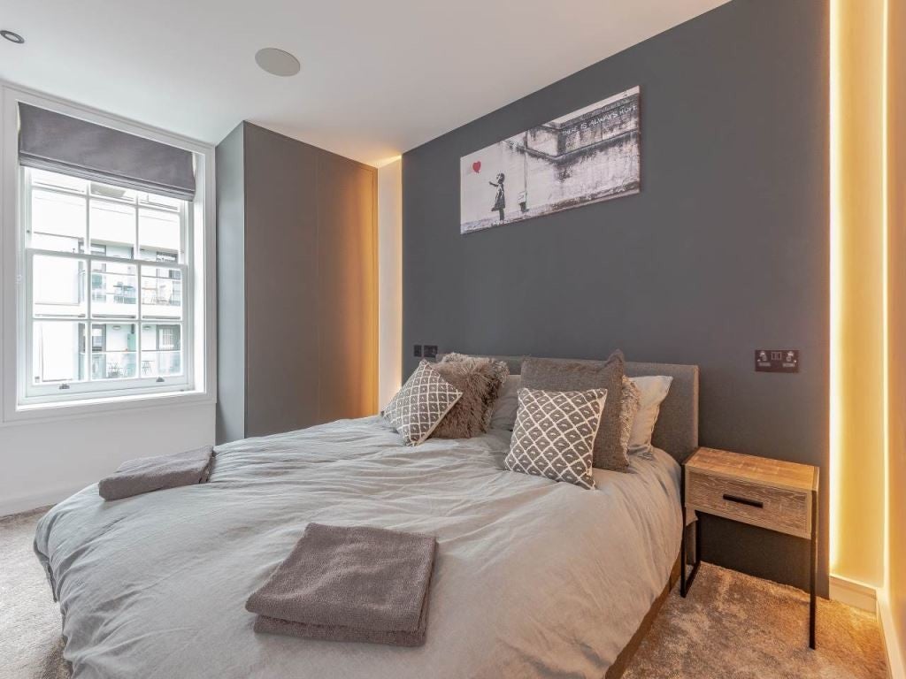 Flat Provence Street in Greater London