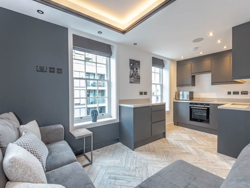 Flat Provence Street in Greater London