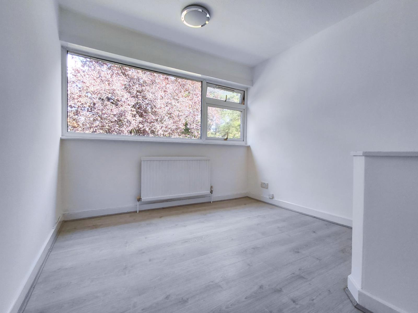 House The Knoll in Greater London