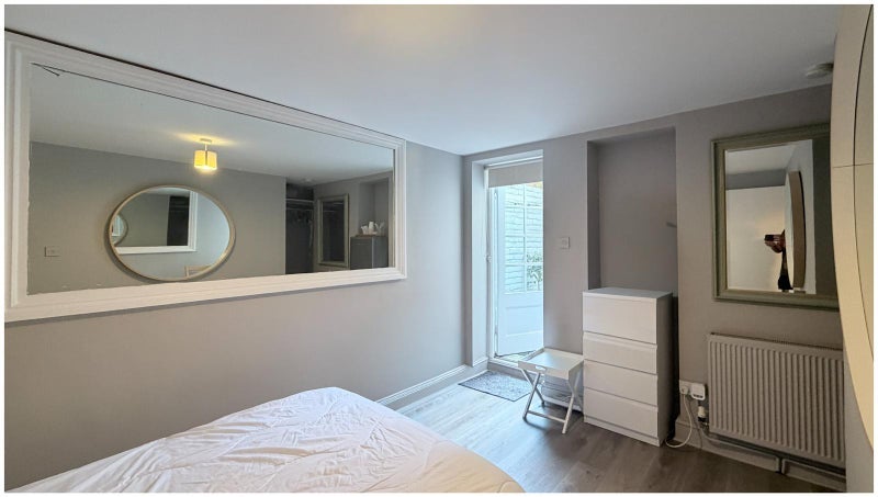 Flat Queenstown Road in Greater London