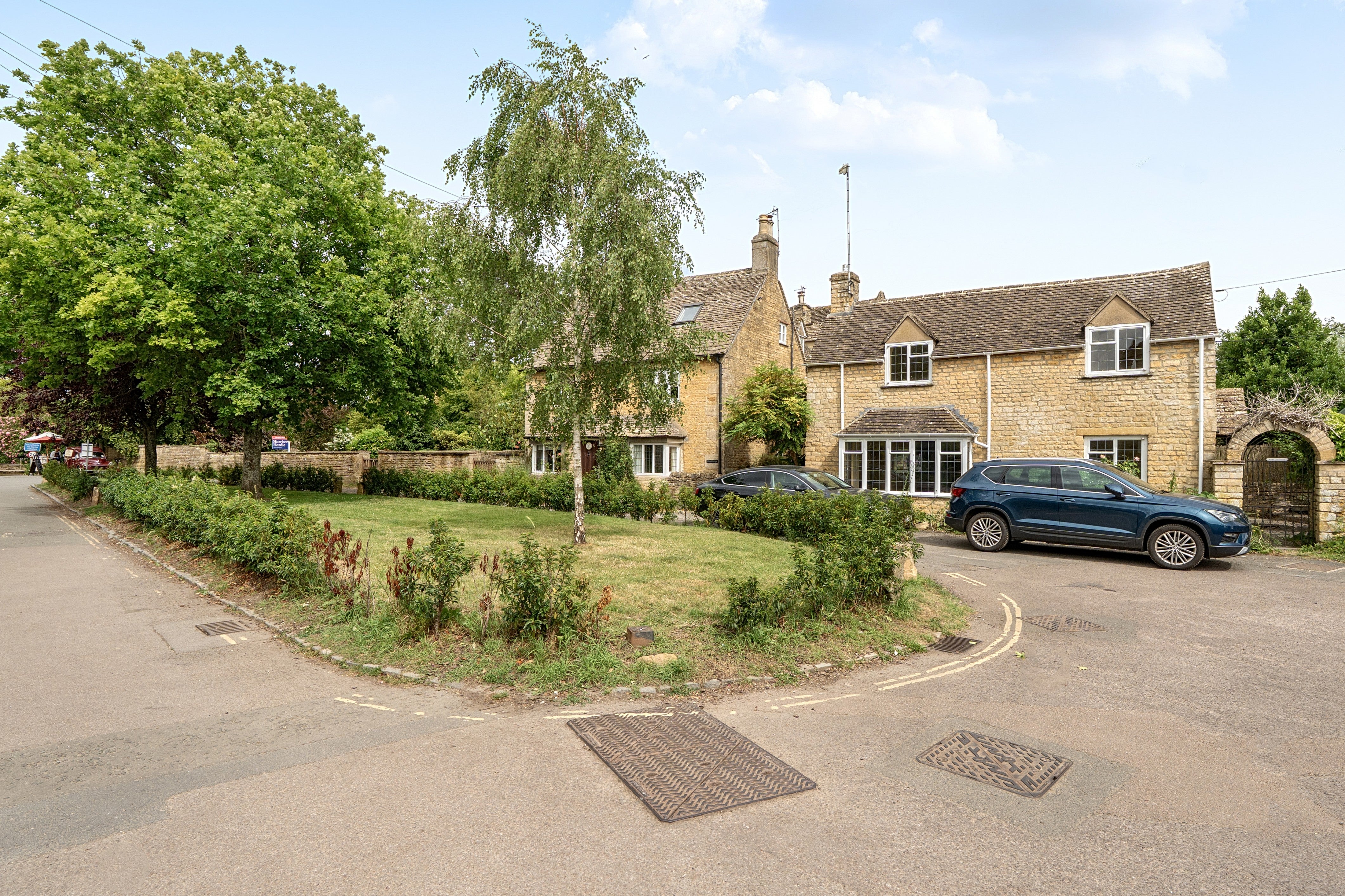 House Clapton Row in Cotswold District