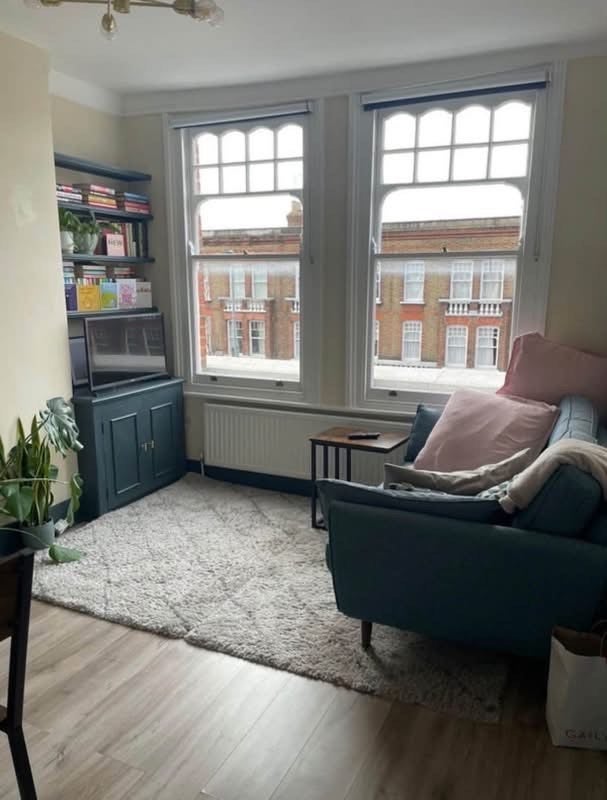 Room Queenstown Road in Greater London