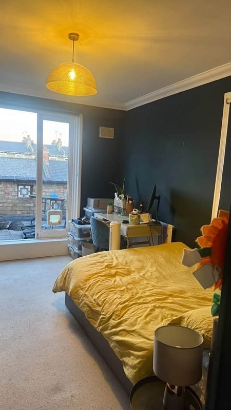 Room Queenstown Road in Greater London