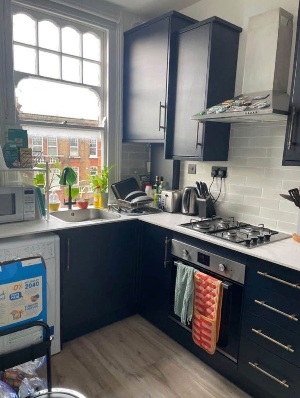 Room Queenstown Road in Greater London