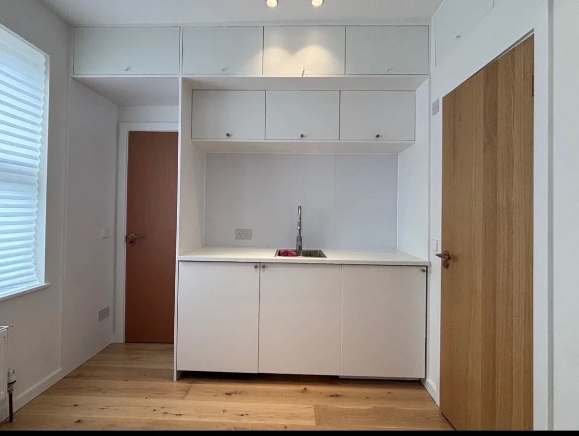 Room Grand Drive in Greater London