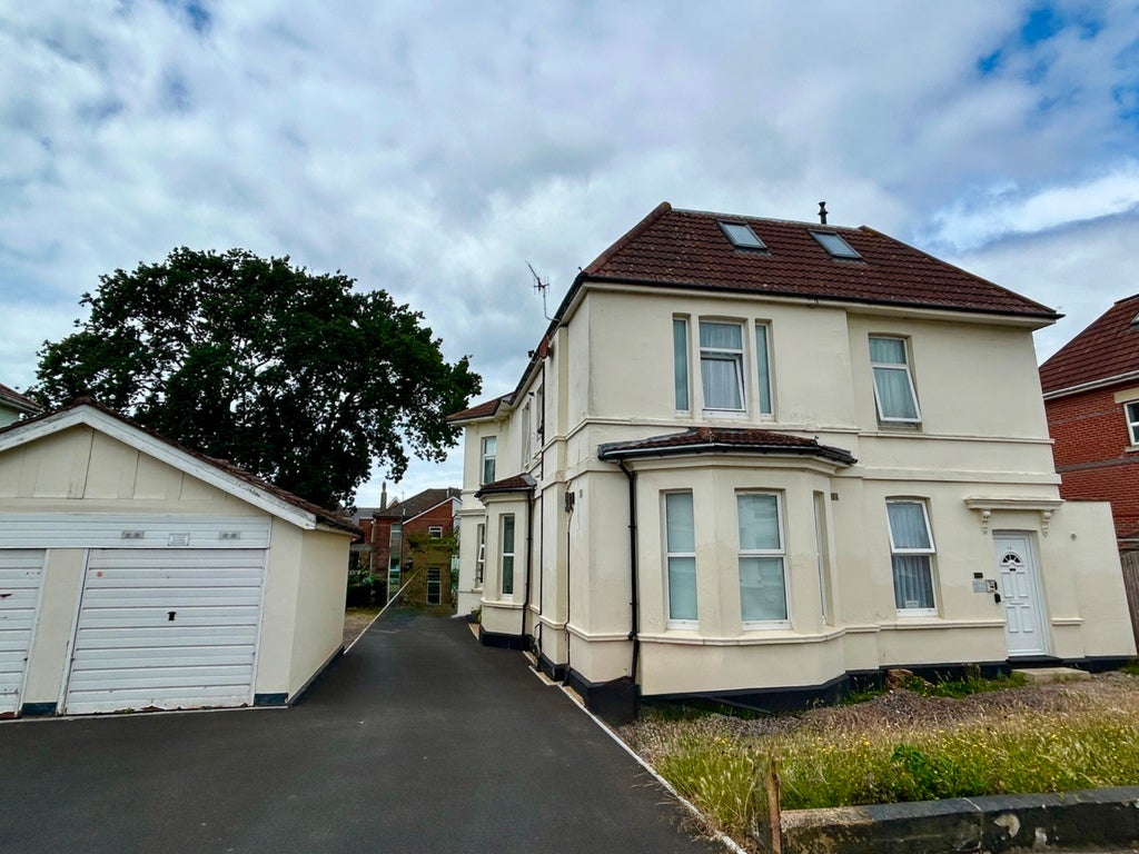 Flat Shelley Road in Bournemouth