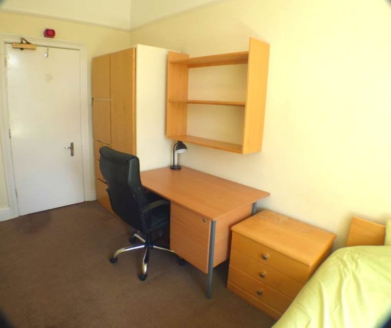 Flat Clarendon Road in Bristol