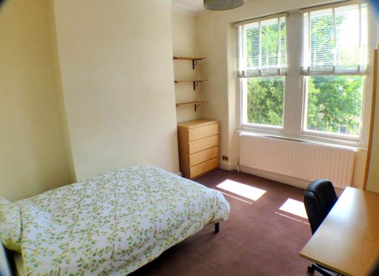 Flat Clarendon Road in Bristol