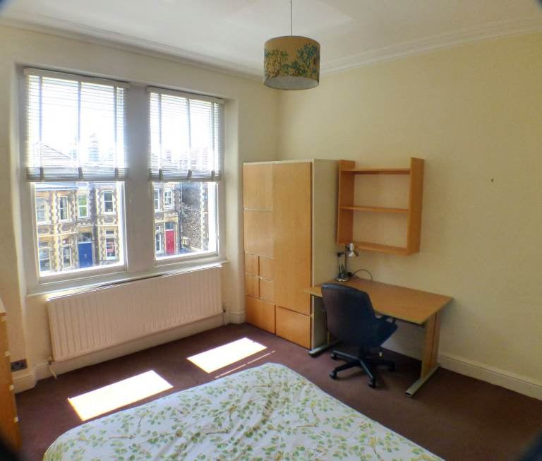 Flat Clarendon Road in Bristol