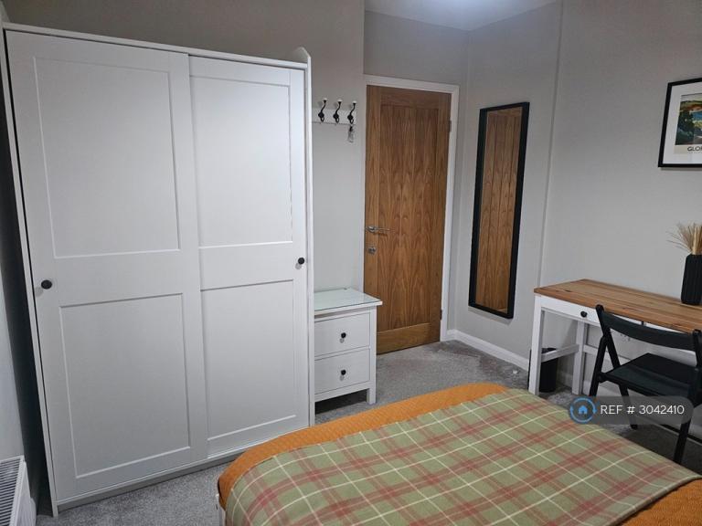 Room Chestnut Avenue in Exeter