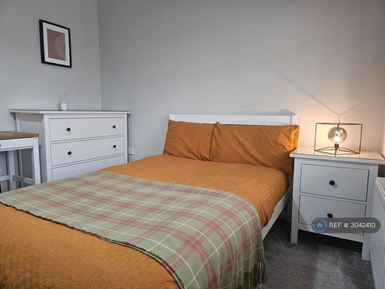 Room Chestnut Avenue in Exeter