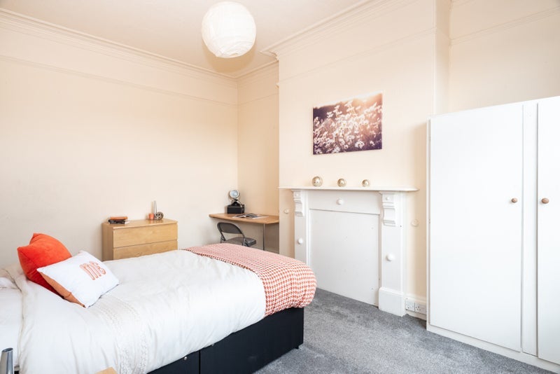 Room Manor Terrace in Leeds