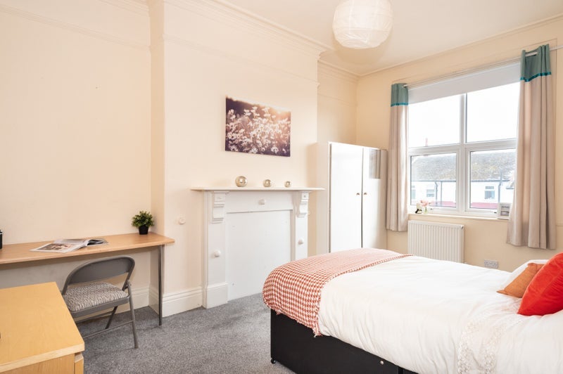 Room Manor Terrace in Leeds