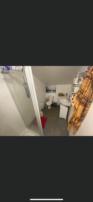 Room Markfield Road in Greater London