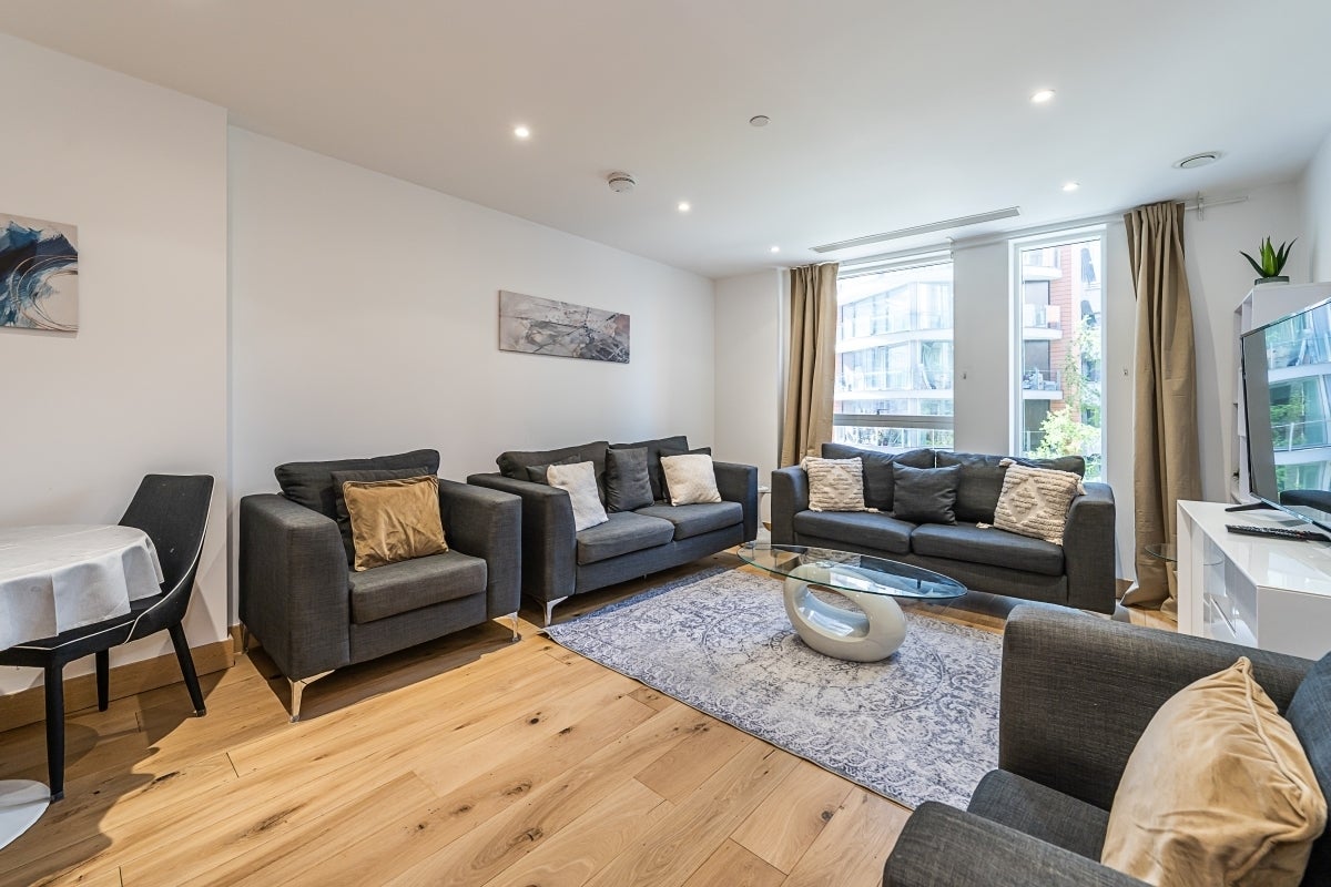 Flat Hermitage Street in City of Westminster