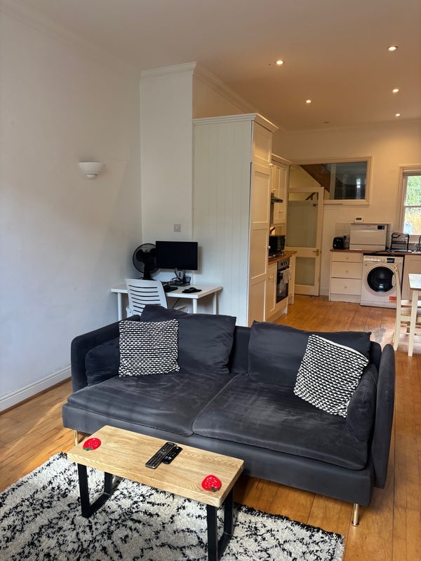Room Lucien Road in Greater London