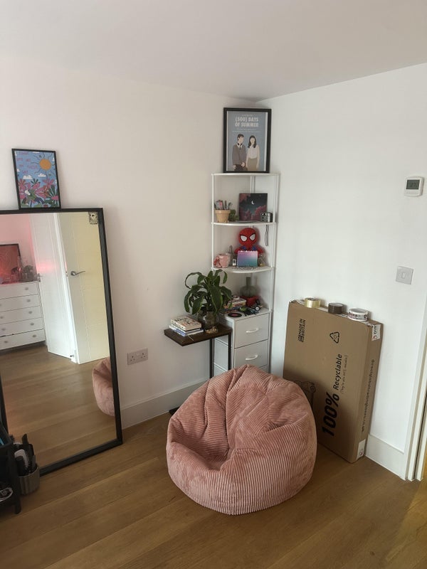 Room Kingsland Road in Greater London