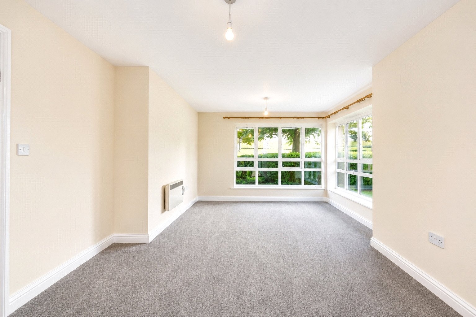 Flat Tudor Way in Woking