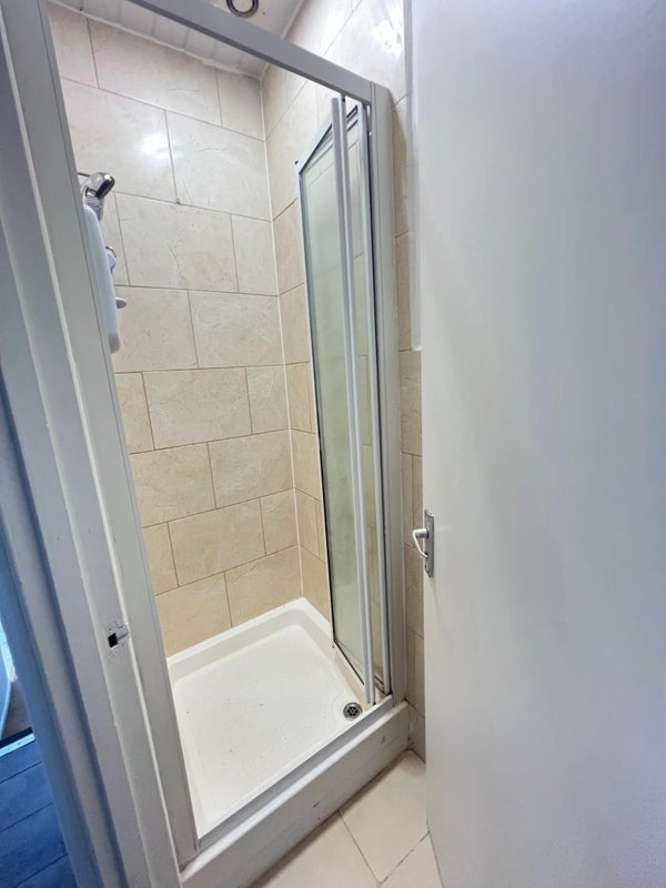 Room Claremont Road in Greater London
