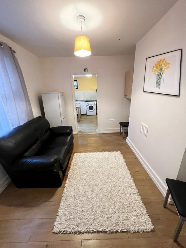 Room Claremont Road in Greater London