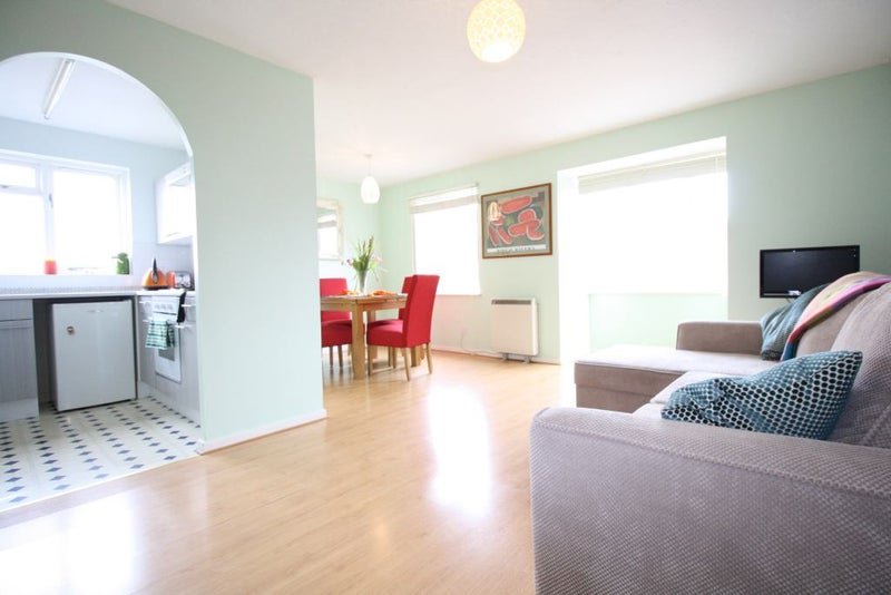Room Oakapple Court in Greater London