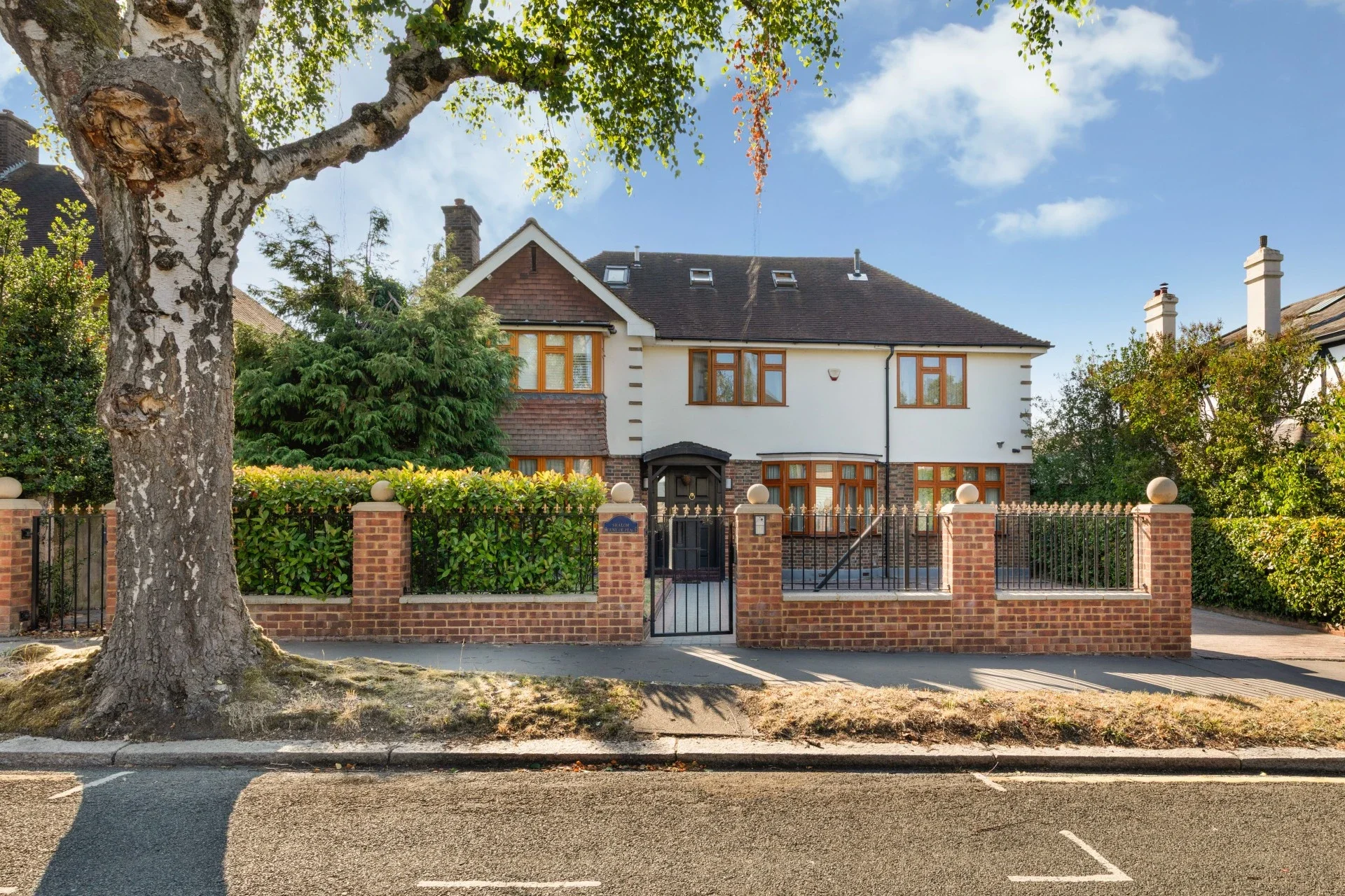 House Castlemaine Avenue in Greater London