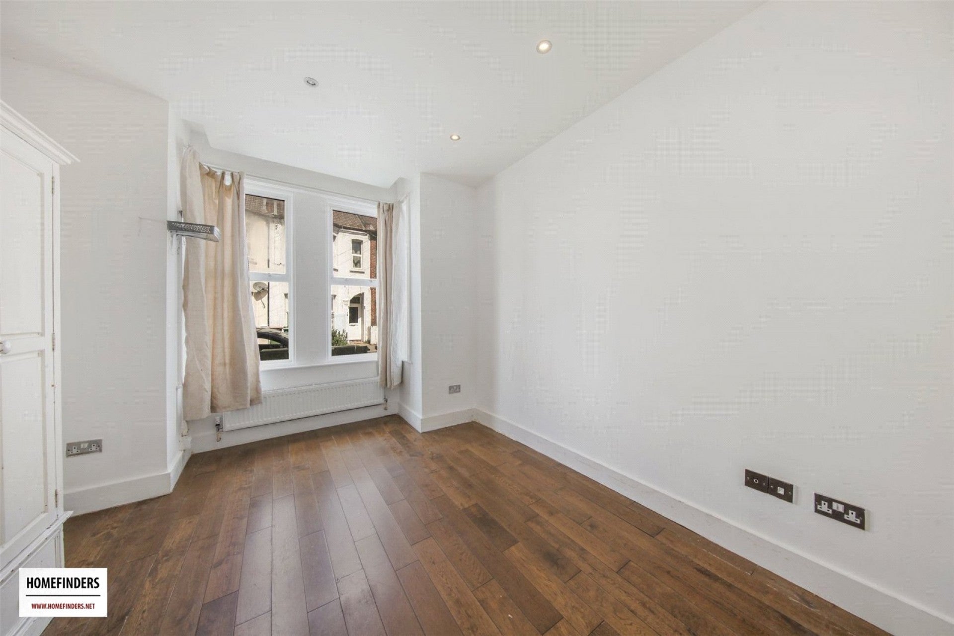 Flat Otley Road in Greater London