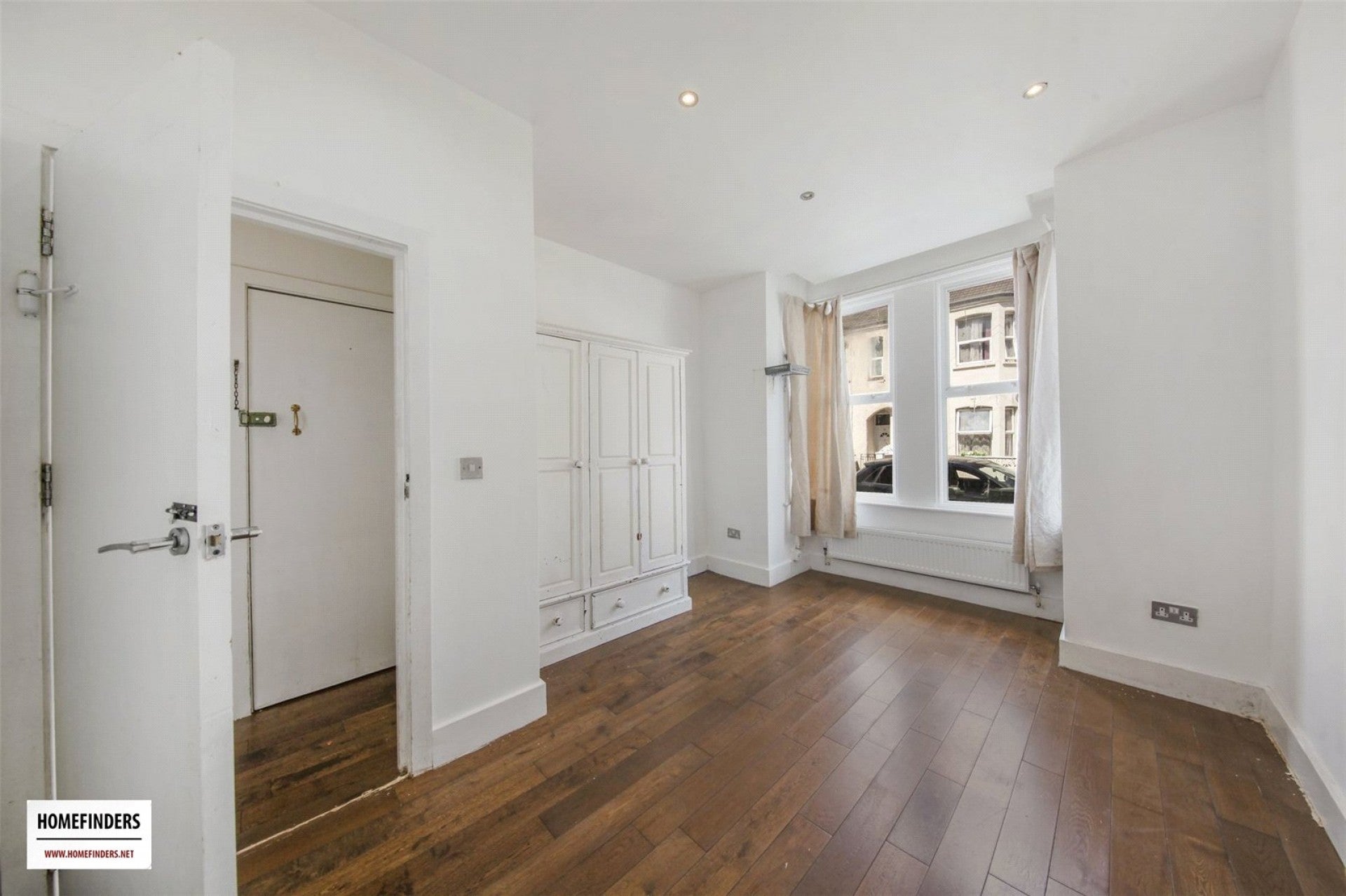 Flat Otley Road in Greater London