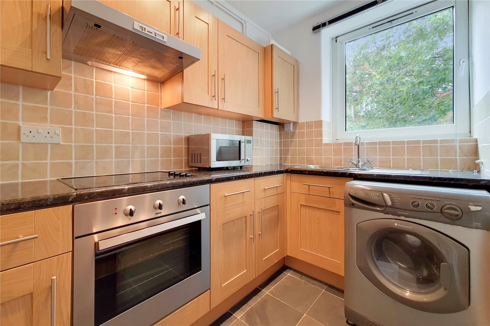 Flat Percival Street in Greater London