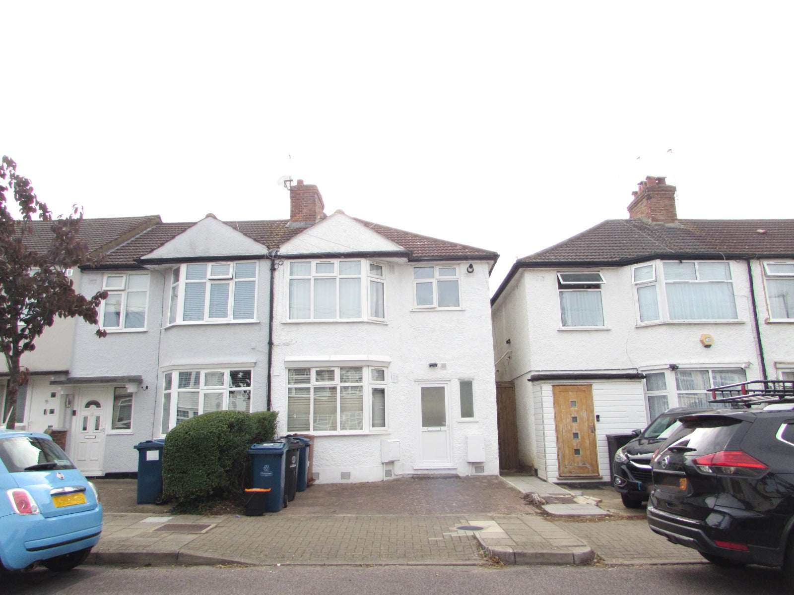 Flat Athelstone Road in Greater London
