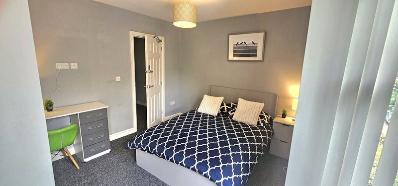 Room Sweetbriar Road in Leicester