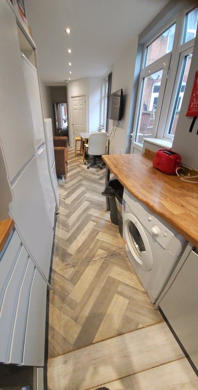 Room Sweetbriar Road in Leicester