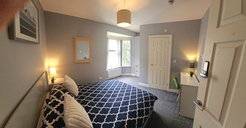Room Sweetbriar Road in Leicester